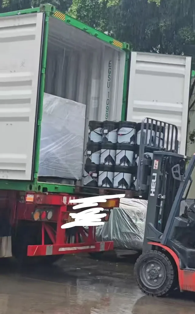 YQ Paint export container loading